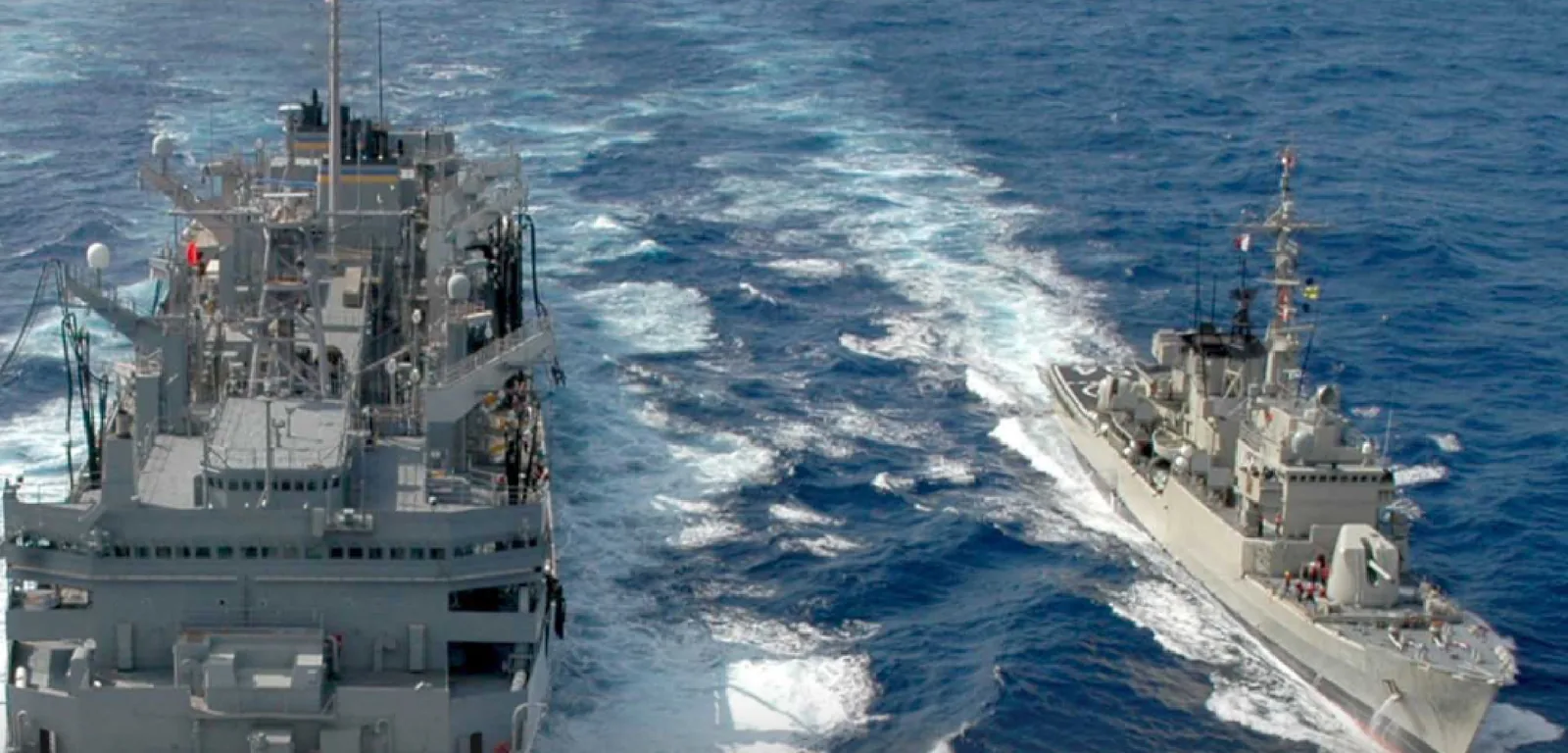 Buques de la Armada Argentina navegando